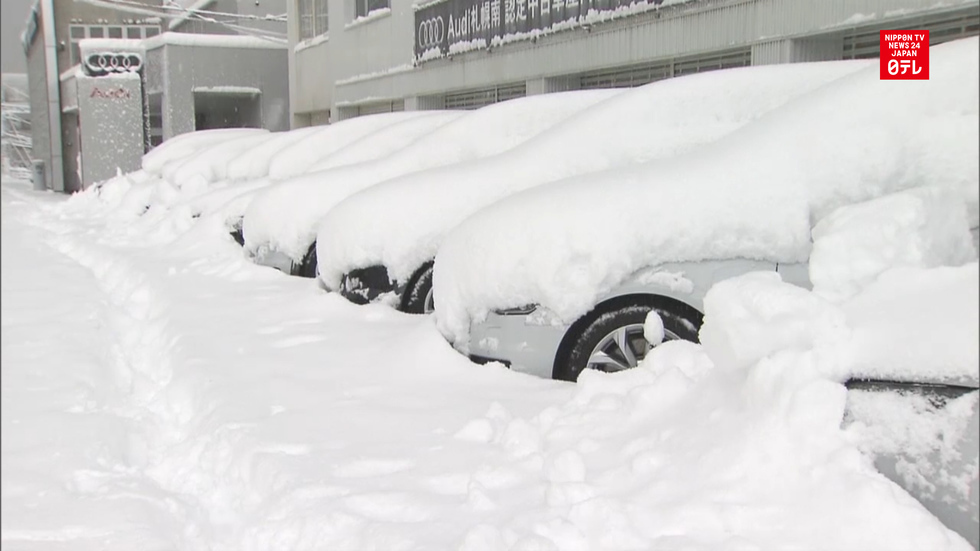 Record snow hits Hokkaido