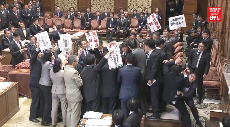 Ruling parties railroad TPP bills through lower house committee  