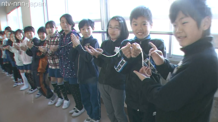 Who can carve the longest peel?