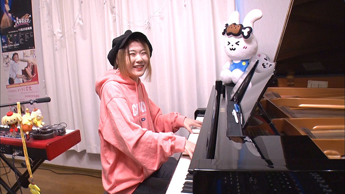 ストリートピアノ界のシンデレラガール ハラミちゃんに密着 人生が変わる1分間の深イイ話 日本テレビ