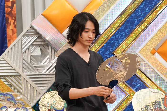 山﨑賢人 清野菜名が挑戦！「ひと目でわかる‼」4840円と500円以下の 