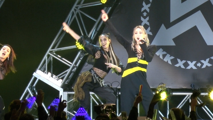 滝沢カレン 倖田來未のライブでハイレベルなバックダンサーに挑戦