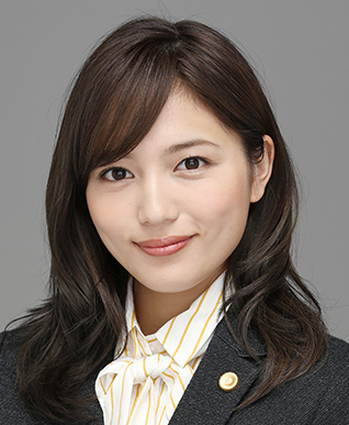 弁護士　和倉 楓（川口春奈）