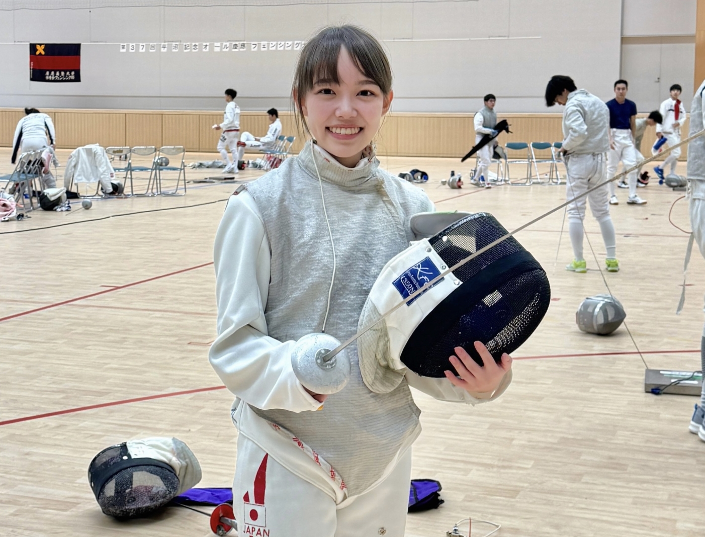 フェンシング部マネジャー・主務を務めていました。引退直前にお遊び試合に参加しましたが惨敗…。