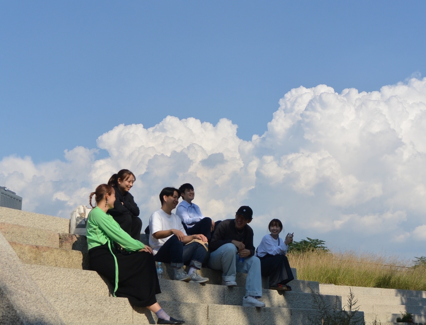 同期との大阪旅行。朝からUSJを満喫し、夜ふかしして語り明かした次の日でもまだまだみんな笑顔で元気。