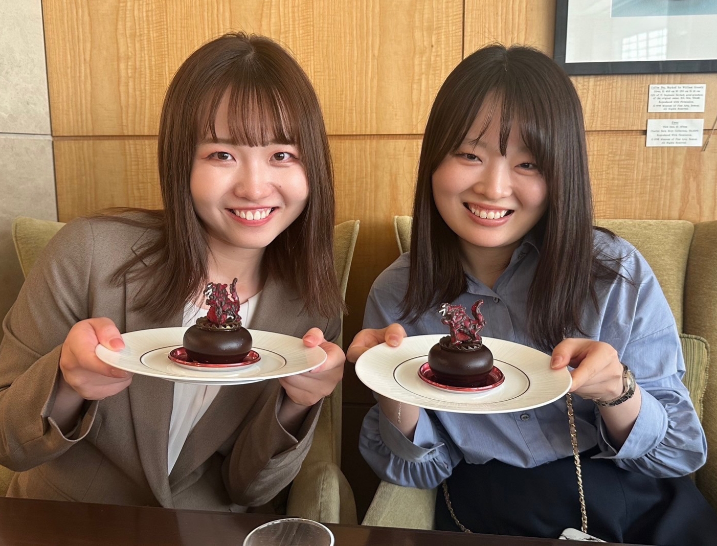 事業局研修で庵野秀明展を見学したのち、ゴジラのケーキを食べました。息抜きに甘いものでも食べながら、就活を乗り切りましょう！