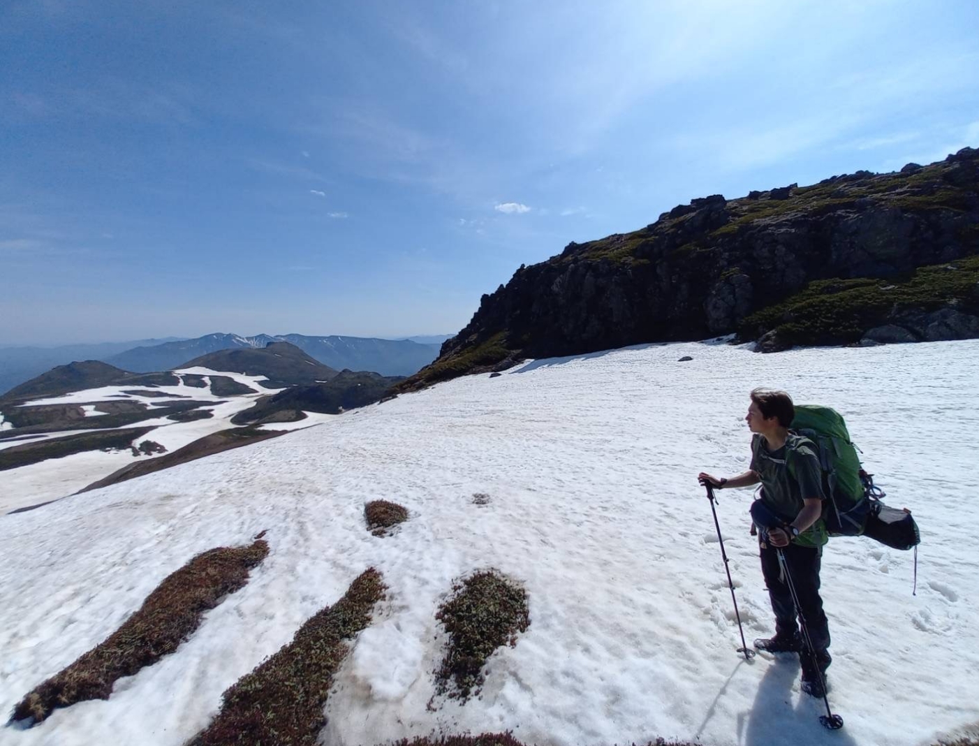 高校では、ワンダーフォーゲル部に所属。琵琶湖を徒歩で一周！渋谷から富士山頂まで徒歩で登りきりました！