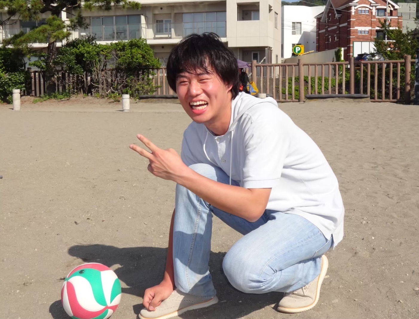 GWに同期たちと葉山の海でBBQ！よっぽどバレーが楽しかったようです！