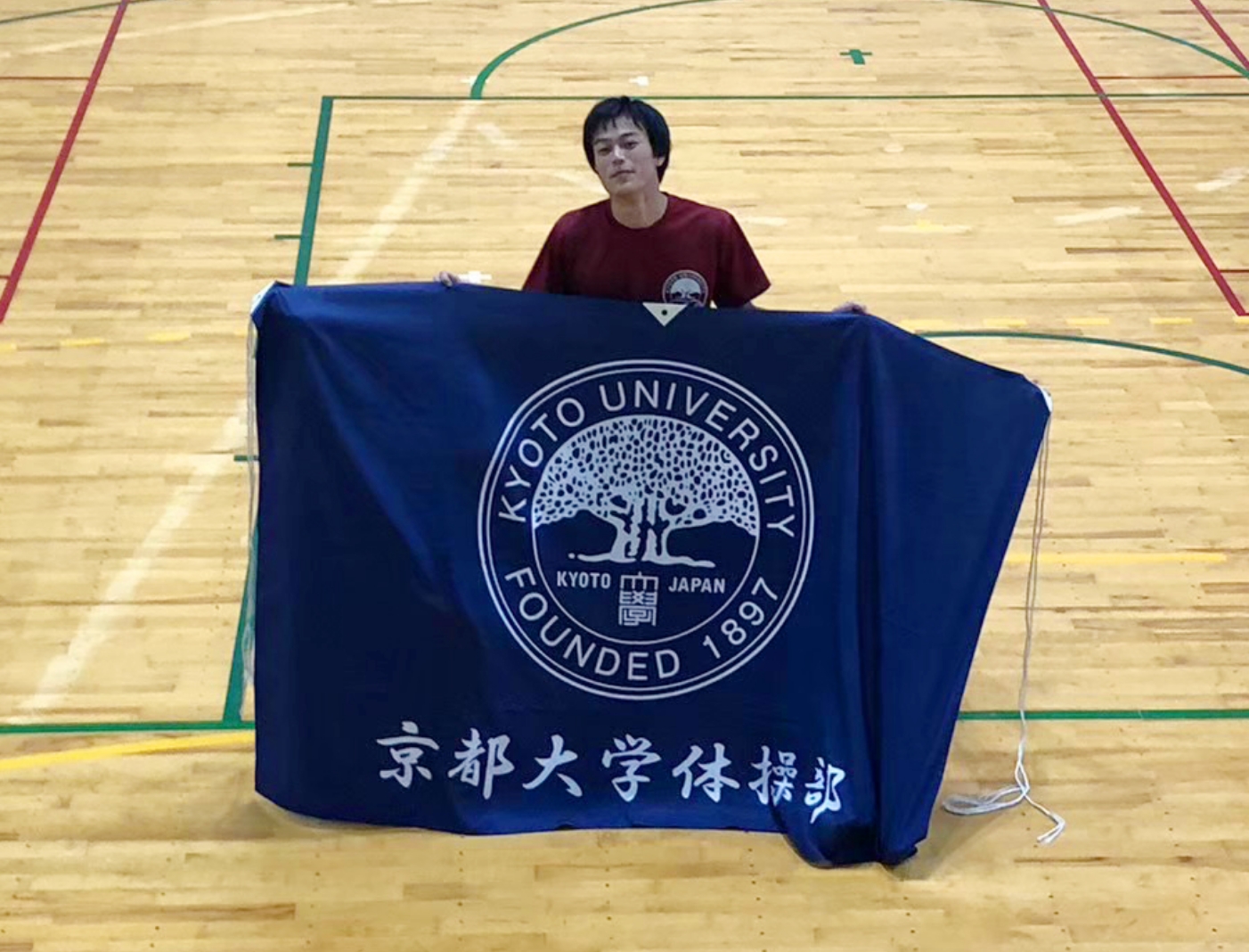 所属していた体操部で引退時に“同期”と撮った写真です。…ご覧の通り同期はみんないなくなり1人になりましたが、後輩に支えられ最後までやりきってよかったなと思います。