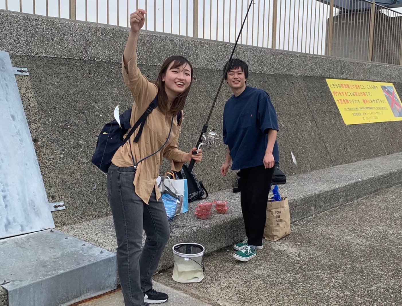 先輩と同期と釣りに行きました。珍しく笑顔です。