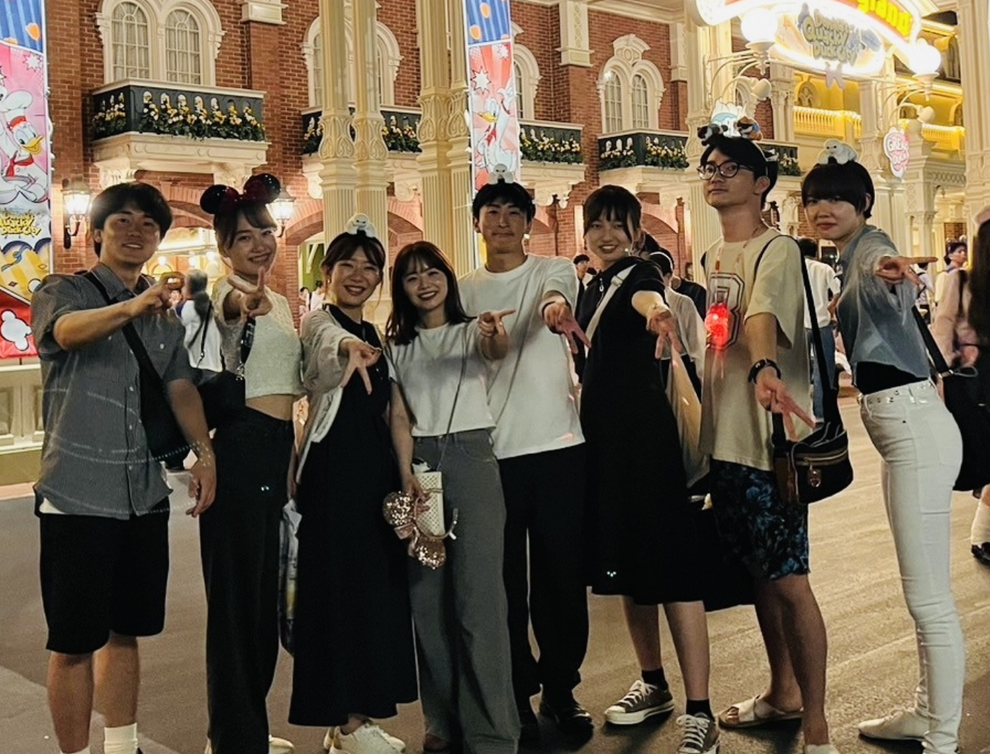 研修終盤の休日、それぞれの配属先へ旅立つ同期との別れを惜しみつつ夢の国へ