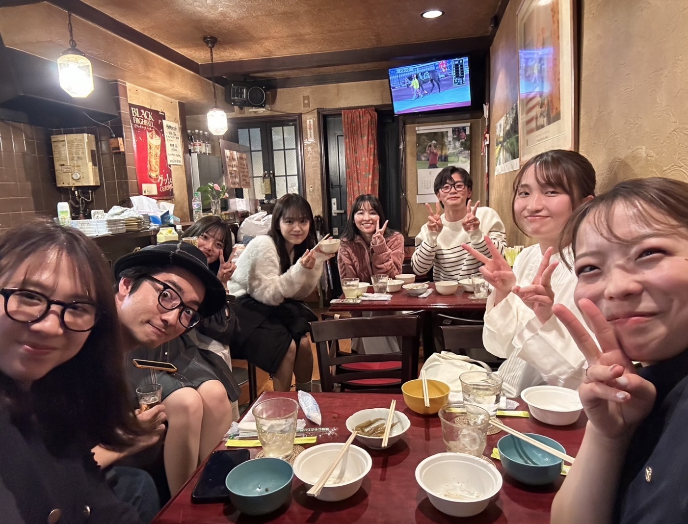 集まれば何でも話せるのが同期。共に語り、歌い、飲み明かし、気づけば朝なんてことも。