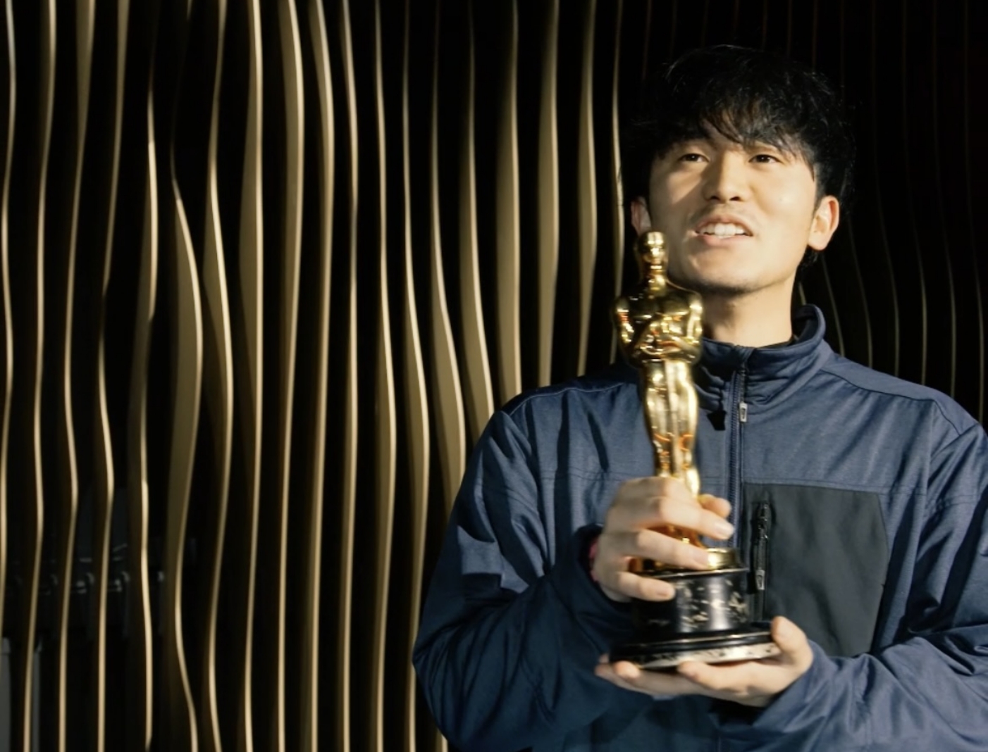 生活の「根」になっていた映画とアニメの最高峰の舞台。受賞のイメトレ中？