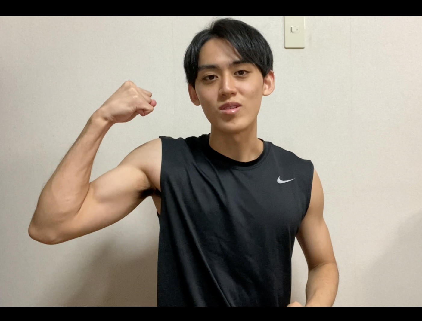 この体で筋肉をアピールしたことが悔やまれます。