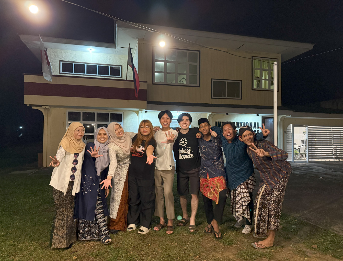 プログラム中、同じ屋根の下で暮らした海外の友人たち。彼らと過ごした時間は一生の宝物です。