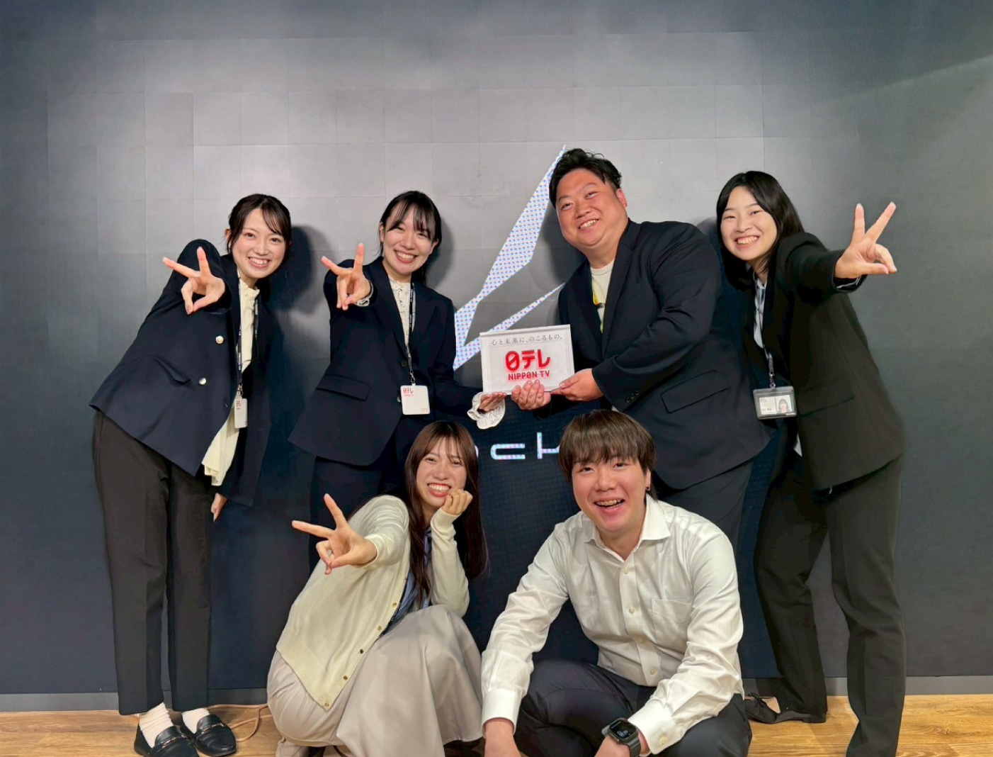 ビジネス志望6人の研修チーム。その名も「メディアビジネス号」です！同じ船に乗り日々頑張っています。