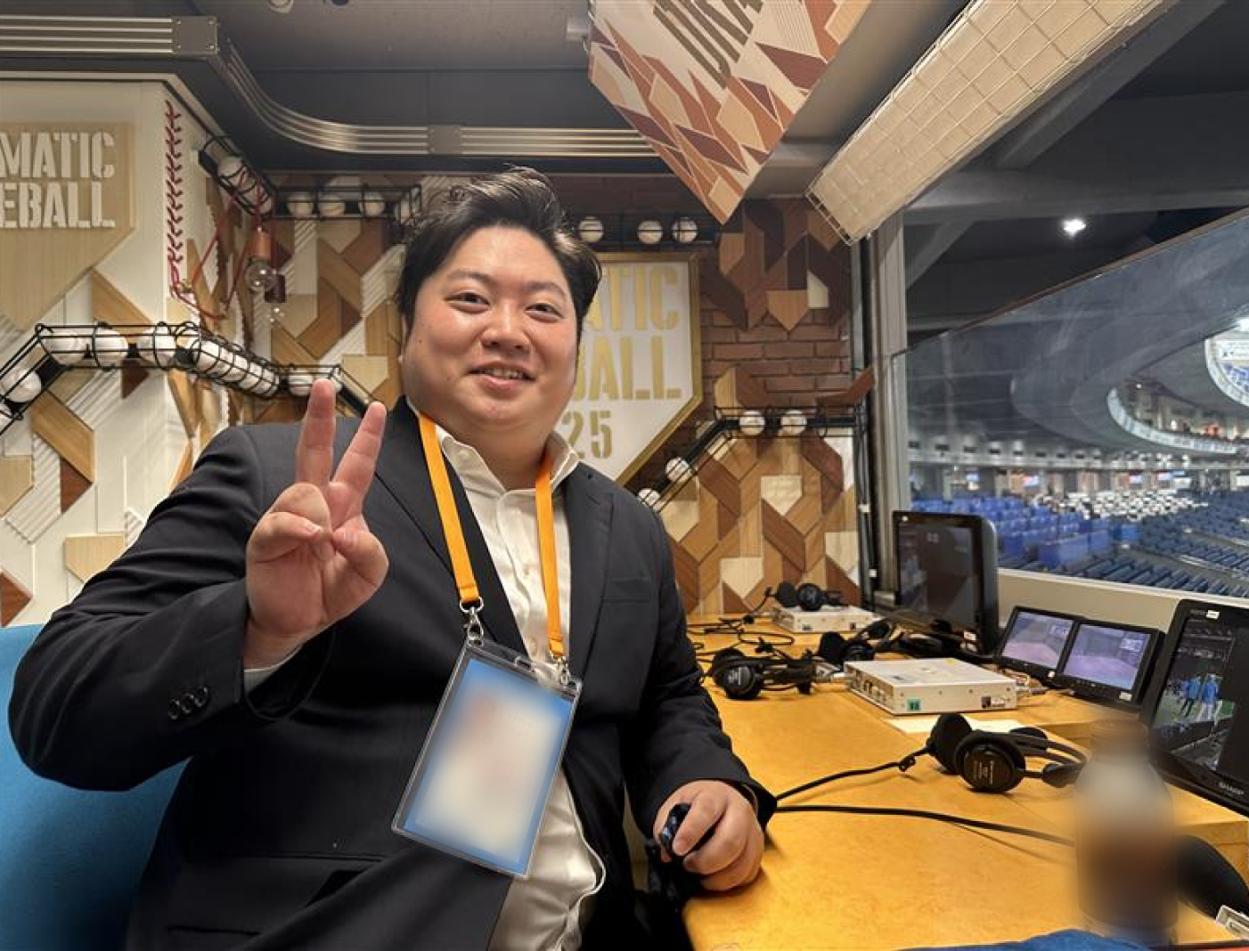 なんと、放送席に。血が騒ぐとはまさにこのこと。至福の極みでございました。