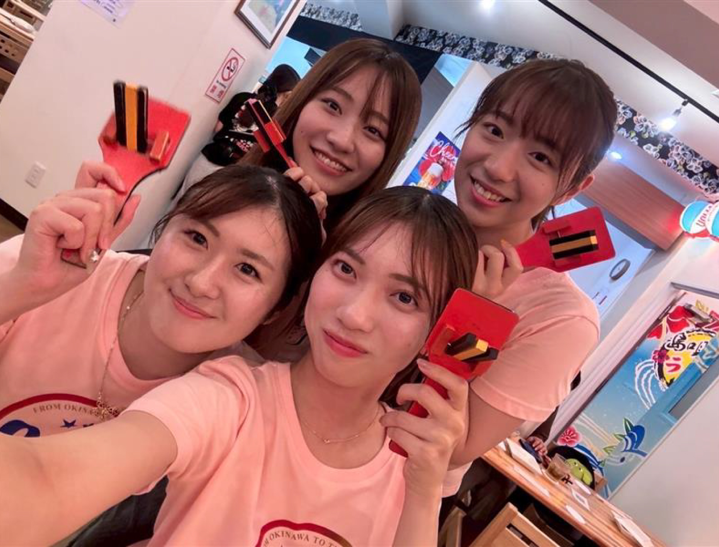 大好きな同期たち。沖縄民謡を全力で踊った結果、次の日は腕が筋肉痛でした！笑