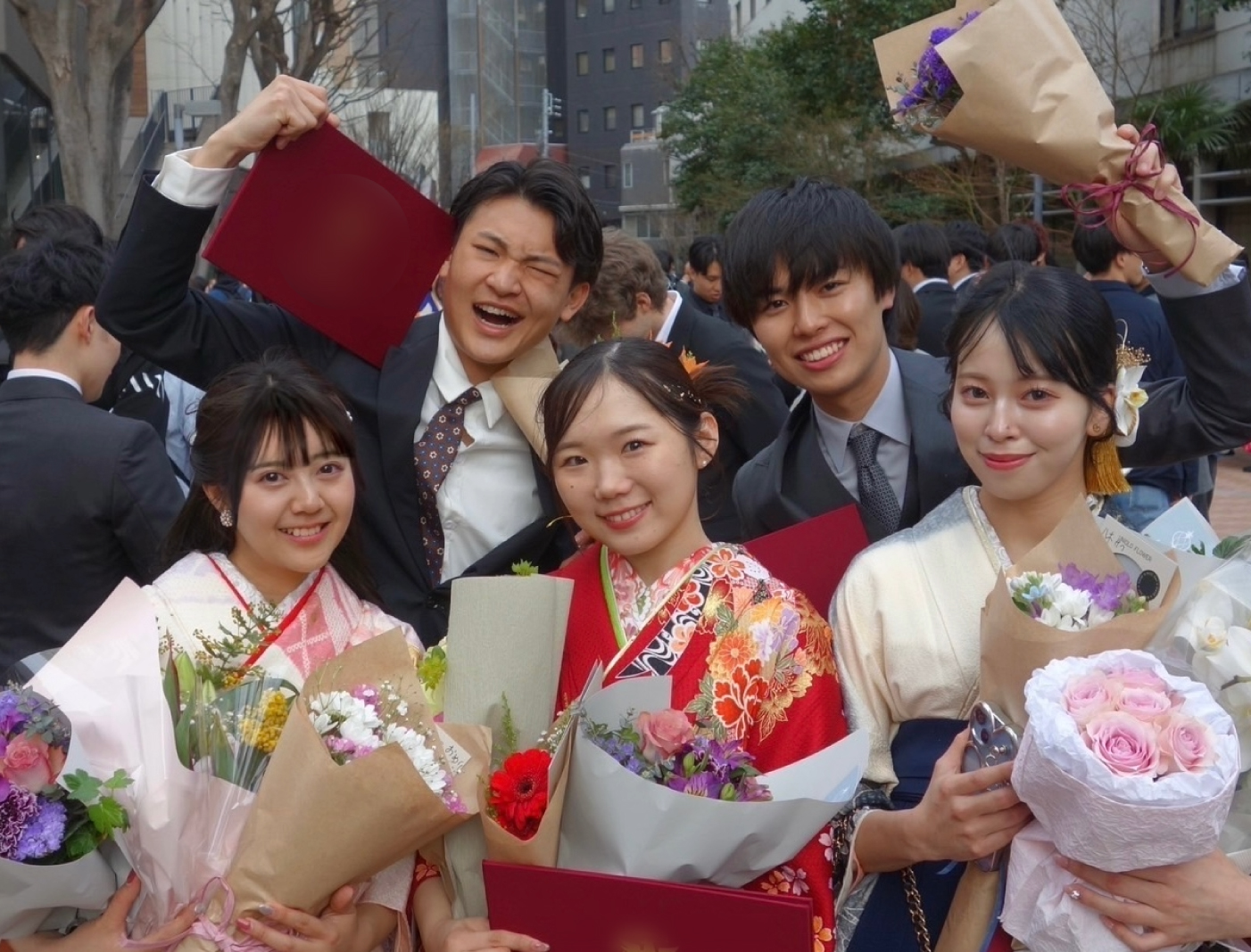 授業もサークルも就活も…四六時中一緒に戦った同志です。卒業してからも頻繁に連絡を取り合える仲間に出会えたことを誇りに思います。