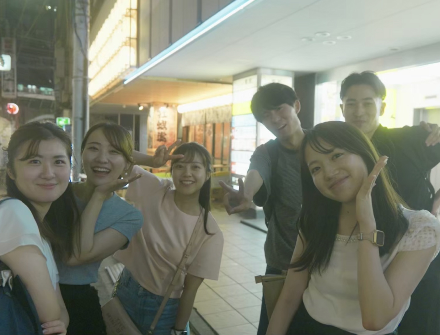 一緒にいると自然と笑顔になれる同期。カメラ配属の同期が撮影してくれました。