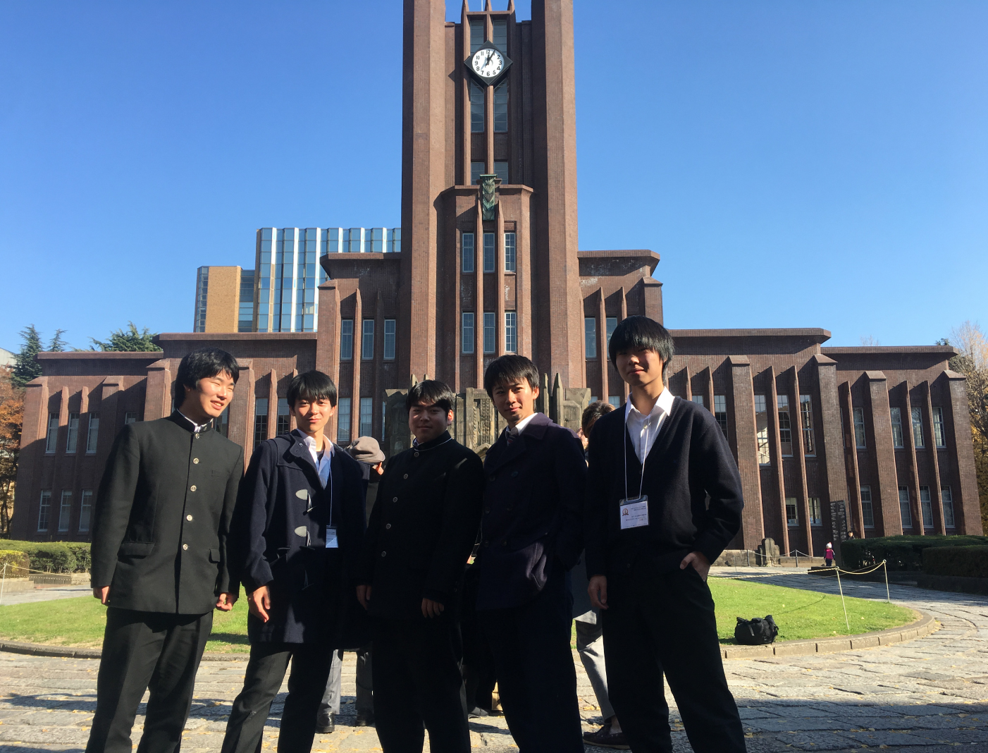 一緒に作品を作ってくれたメンバーで、他校から駆けつけてくれた人もいます。この人たちがいなかったら今の私はいません。ありがとう！