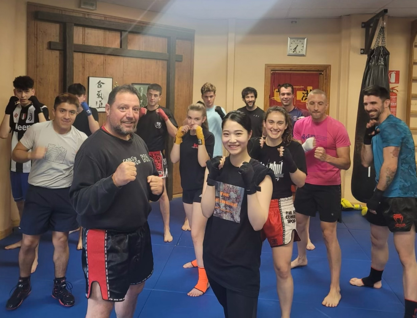 スペインで現地のキックボクシングジムに飛び込み、一年間通っていました。度胸や粘り強さ、体力も同時にアピールしていました！