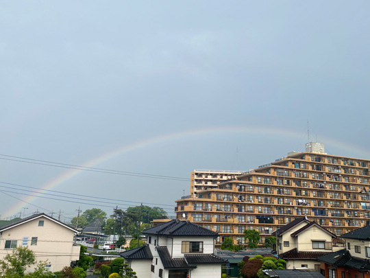 大雨を取材していたら、綺麗な虹がかかりました。