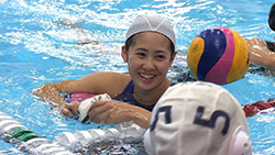 鈴木琴莉選手・野呂美咲季選手（水球）