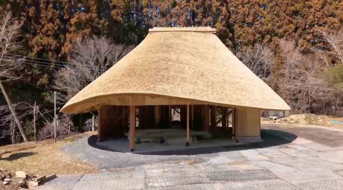 特別価格‼️ 手作り　古民家　藁葺き屋根　懐かしい　灯もつくよ　囲炉裏も❣️ Yahoo!オークション - 古民家 藁葺き屋根 ライト オブジェ 日本