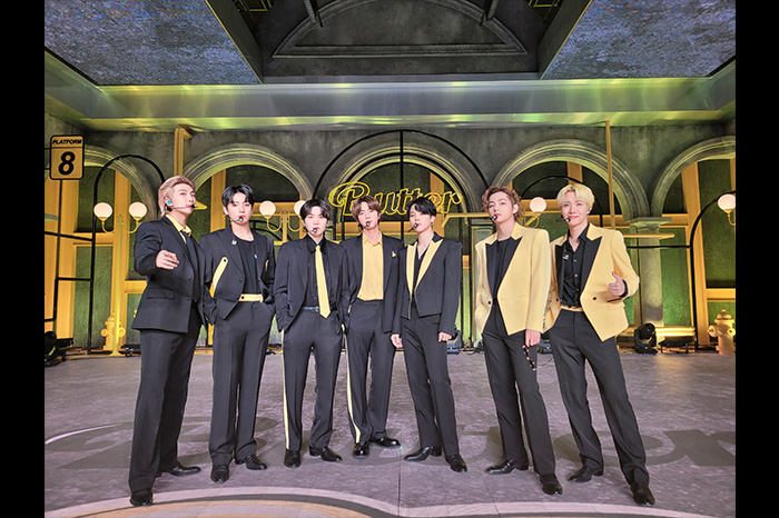 Billboard Music Awardsで 5年連続トップ ソーシャルアーティスト賞を受賞 他3部門も受賞し キャリア最多の4冠を獲得 無類の才能を放ち 今世界で最もアツい7人 bts Music Blood 日本テレビ