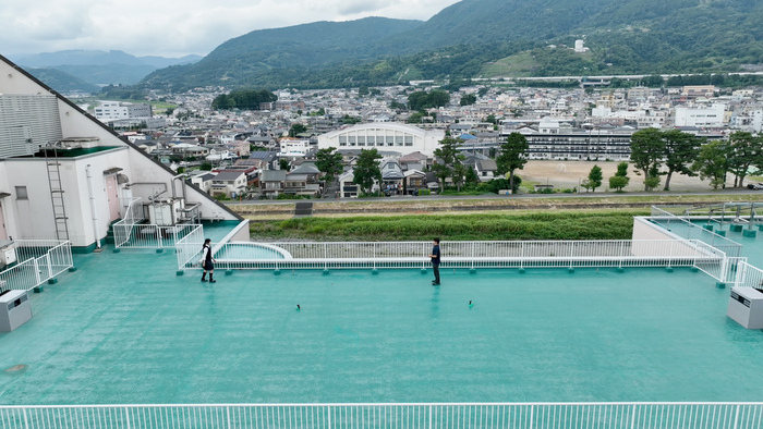 北山宏光「超無敵クラス」に登場！高校生が屋上で告白する姿に「純度が