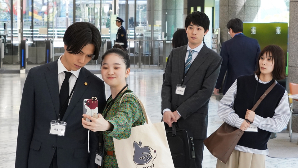 それってパクリじゃないですか？」亜季(芳根京子)は五木(渡辺大知)と急