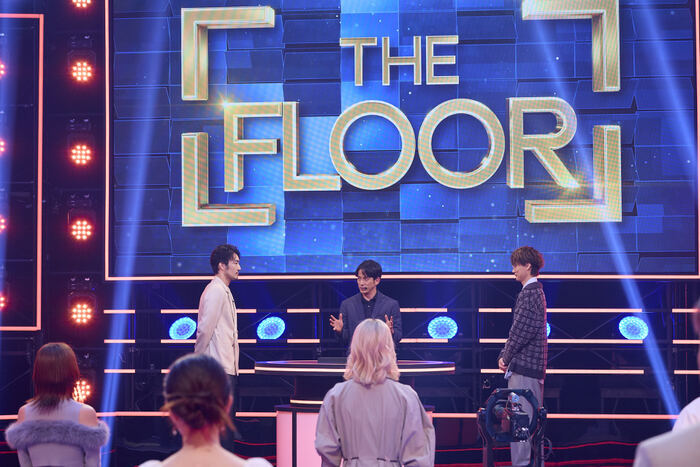 岡田准一MC 究極の陣取りサバイバル『THE FLOOR』開幕！総勢32人の豪華