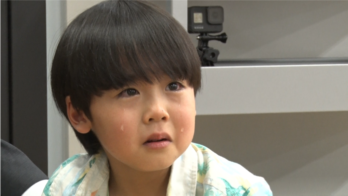 天才子役・川原瑛都くんが名演技で人気芸人をダマす!「ダマされた大賞」史上最年少の仕掛人登場|日テレTOPICS|日本テレビ