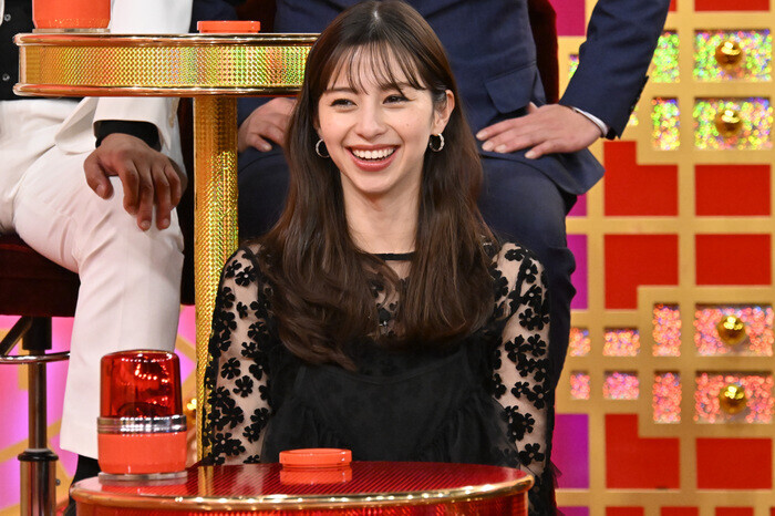 めるる＆王林 CA役＆ドクター役で飛行機内での“突破劇”を熱演 ！【THE
