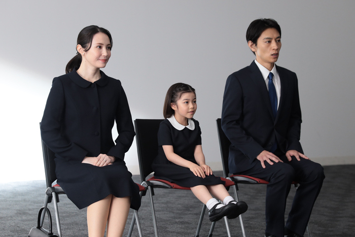 家庭教師のトラコ」トラコ(橋本愛)が最初の生徒・知恵(加藤柚凪)に