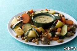 もこみち流　ゴロゴロ野菜のサラダ ～ブルーチーズソース～