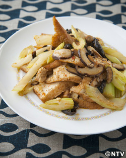 もこみち流 厚揚げとセロリの豆板醤炒め