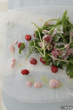 もこみち流　ラズベリーとヨーグルトのサラダ