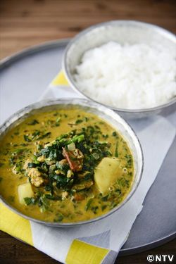 もこみち流　鶏ひき肉とじゃがいもとほうれん草のカレー