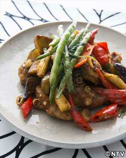 もこみち流　鶏手羽肉のレッドカレー炒め