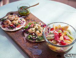 もこみち流　
ガーリックアンチョビシュリンプの
トルティーヤとアジアンスタイルソース
〜トロピカルフルーツとともに〜
