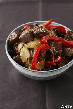 もこみち流　牛肉のオイスター炒め丼