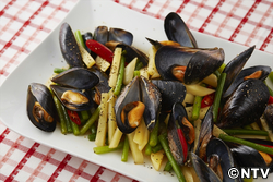 もこみち流　ムール貝とにんにくの芽 じゃがいものオイスター炒め