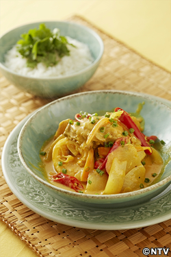 もこみち流　骨付き鶏もも肉とさつまいものカレー