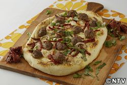 もこみち流 ミートボールとドライトマトのピッツァ