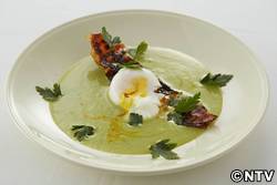 もこみち流 アスパラガスのスープ~ベーコン・ポーチドエッグのせ~