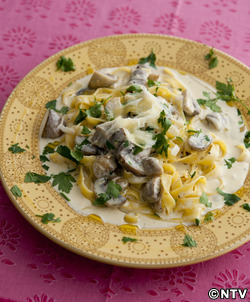 もこみち流　マッシュルームクリームソースのタリアテッレ