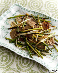 もこみち流 豚バラとにんにくの芽と黄ニラの炒め