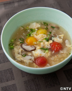 もこみち流 ふんわり玉子とプチトマトの中華風スープ